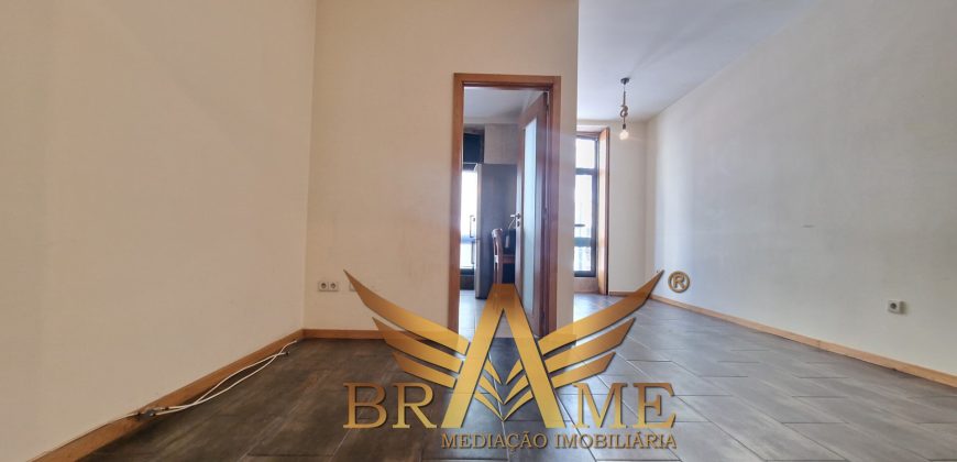 APARTAMENTO T2 COM LUGAR DE GARAGEM | RUA DA CONSTITUIÇÃO – PORTO