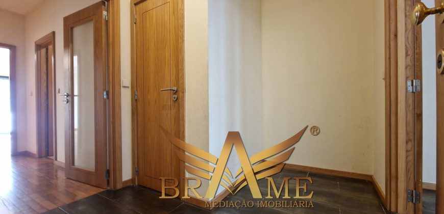 APARTAMENTO T2 COM LUGAR DE GARAGEM | RUA DA CONSTITUIÇÃO – PORTO