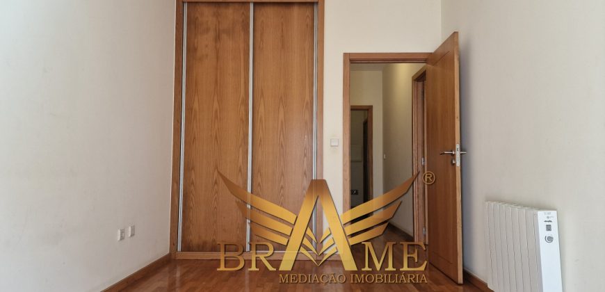 APARTAMENTO T2 COM LUGAR DE GARAGEM | RUA DA CONSTITUIÇÃO – PORTO