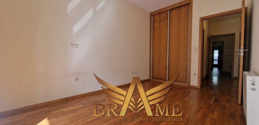 APARTAMENTO T2 COM LUGAR DE GARAGEM | RUA DA CONSTITUIÇÃO – PORTO