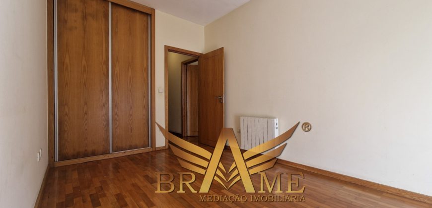 APARTAMENTO T2 COM LUGAR DE GARAGEM | RUA DA CONSTITUIÇÃO – PORTO