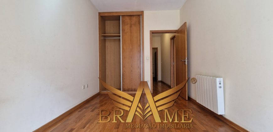 APARTAMENTO T2 COM LUGAR DE GARAGEM | RUA DA CONSTITUIÇÃO – PORTO