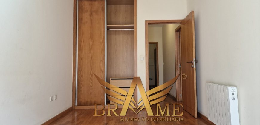 APARTAMENTO T2 COM LUGAR DE GARAGEM | RUA DA CONSTITUIÇÃO – PORTO