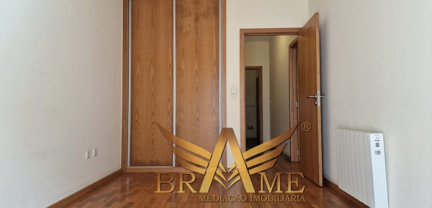 APARTAMENTO T2 COM LUGAR DE GARAGEM | RUA DA CONSTITUIÇÃO – PORTO