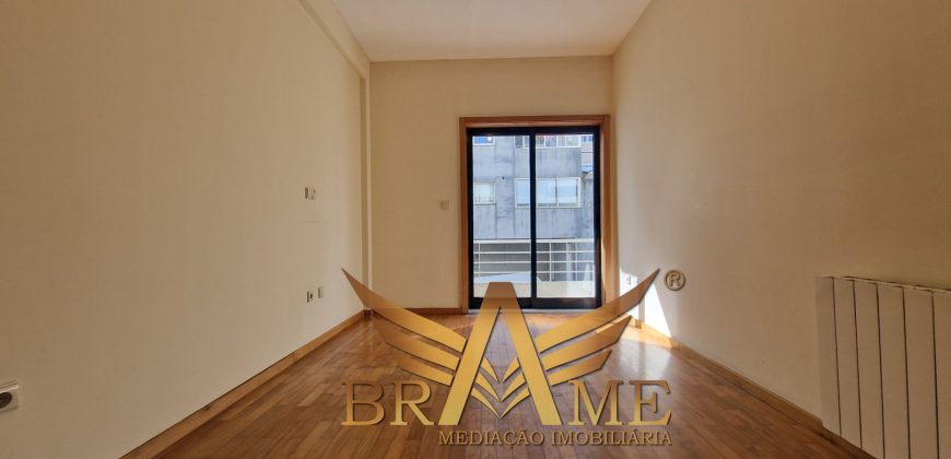 APARTAMENTO T2 COM LUGAR DE GARAGEM | RUA DA CONSTITUIÇÃO – PORTO
