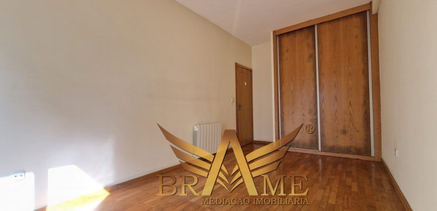 APARTAMENTO T2 COM LUGAR DE GARAGEM | RUA DA CONSTITUIÇÃO – PORTO