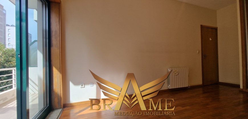 APARTAMENTO T2 COM LUGAR DE GARAGEM | RUA DA CONSTITUIÇÃO – PORTO
