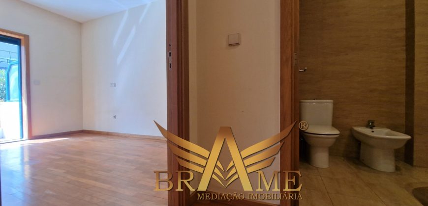 APARTAMENTO T2 COM LUGAR DE GARAGEM | RUA DA CONSTITUIÇÃO – PORTO
