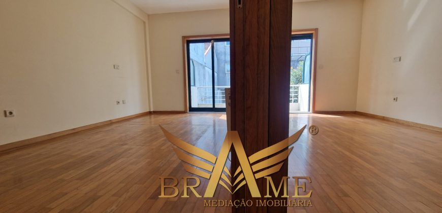 APARTAMENTO T2 COM LUGAR DE GARAGEM | RUA DA CONSTITUIÇÃO – PORTO