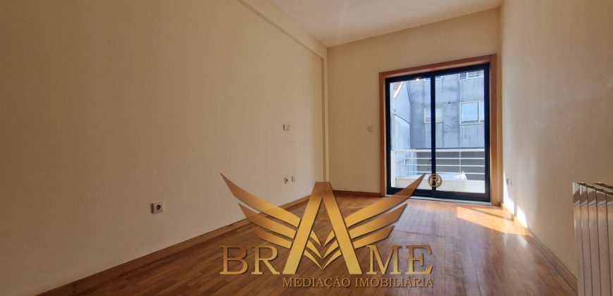 APARTAMENTO T2 COM LUGAR DE GARAGEM | RUA DA CONSTITUIÇÃO – PORTO