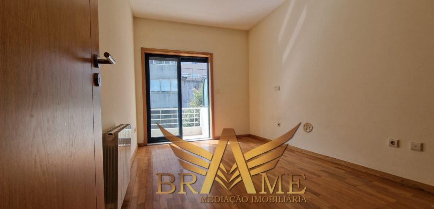 APARTAMENTO T2 COM LUGAR DE GARAGEM | RUA DA CONSTITUIÇÃO – PORTO