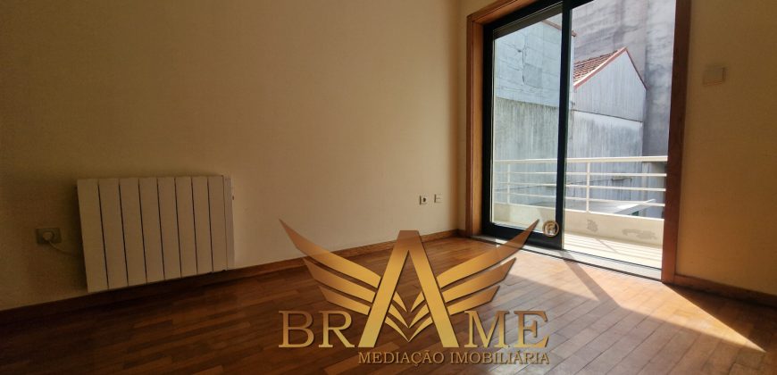 APARTAMENTO T2 COM LUGAR DE GARAGEM | RUA DA CONSTITUIÇÃO – PORTO