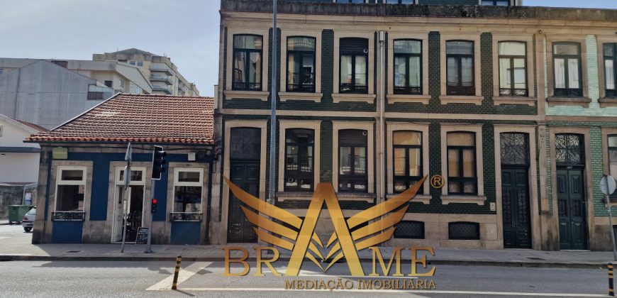 APARTAMENTO T2 COM LUGAR DE GARAGEM | RUA DA CONSTITUIÇÃO – PORTO