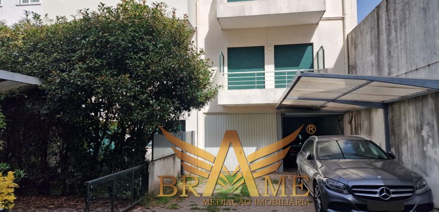 APARTAMENTO T2 COM LUGAR DE GARAGEM | RUA DA CONSTITUIÇÃO – PORTO