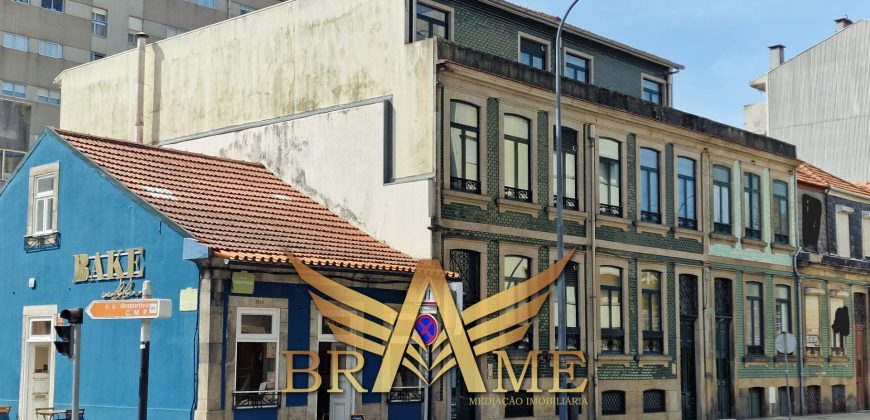 APARTAMENTO T2 COM LUGAR DE GARAGEM | RUA DA CONSTITUIÇÃO – PORTO